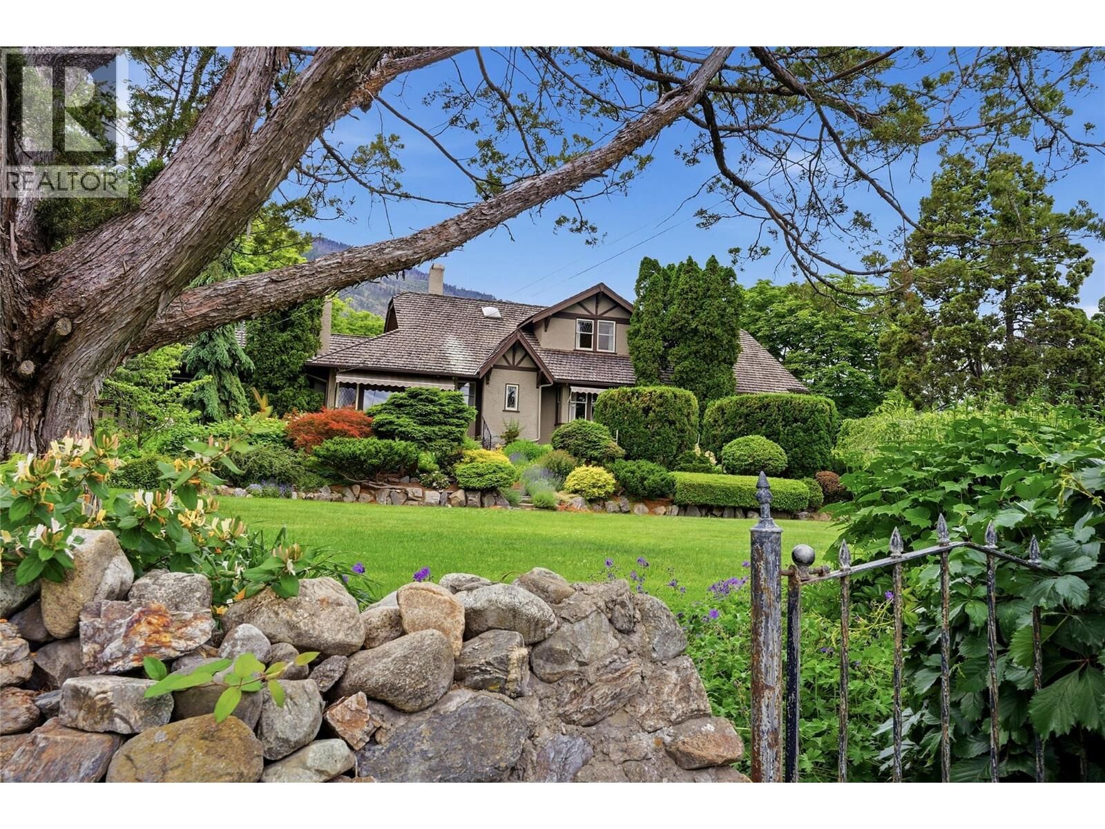Property Photo: 5290 Sumac Street BC V0H 1T1