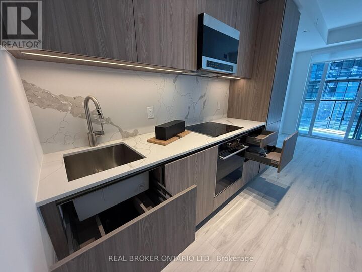 Property Photo:  120 Broadway Avenue 2007N  ON M4P 0E9 