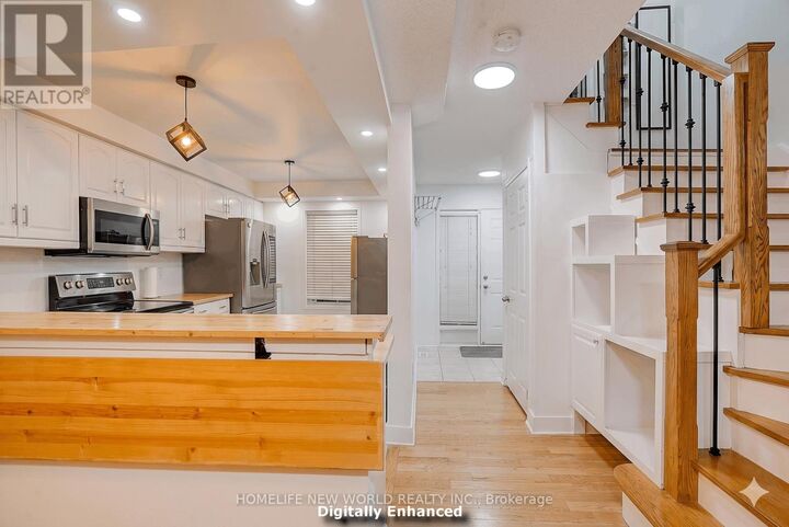 Property Photo:  199 Hillcrest Upper Avenue 10  ON L5B 4L5 