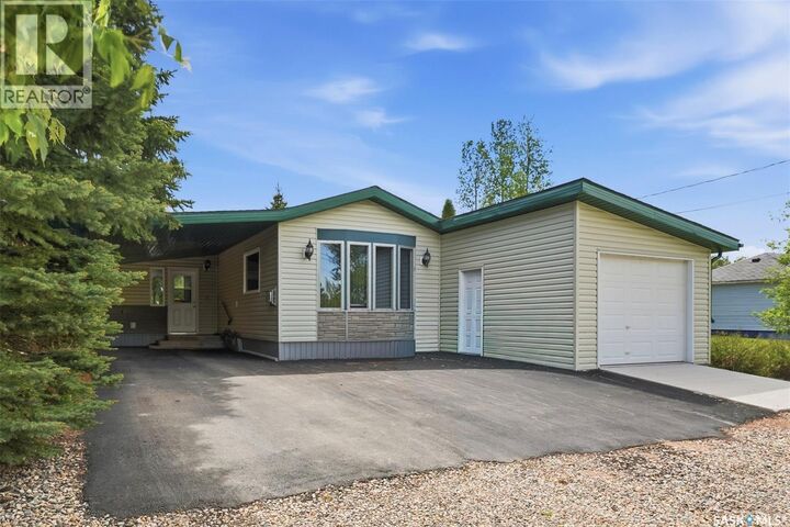 Property Photo: 313 Cumming Avenue SK S0K 4T1