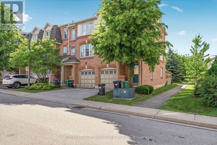 Property Photo: 3030 Breakwater Court 31 ON L5B 4N8
