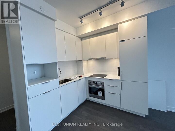 Property Photo: 8 Olympic Garden Drive S2801 ON M2M 0B9
