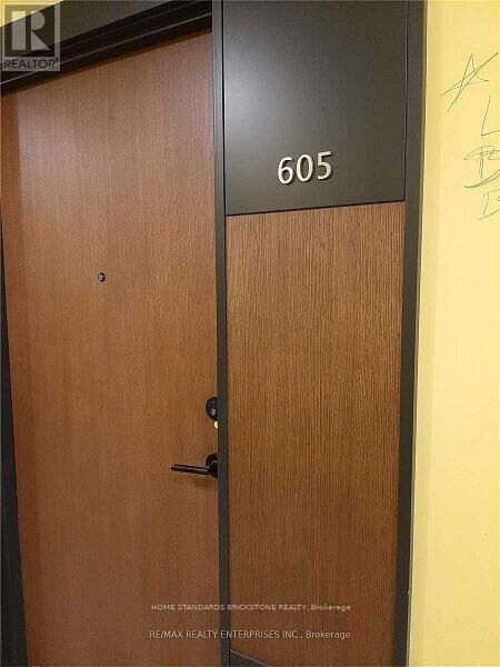 Property Photo:  4065 Confederation Parkway 605  ON L5B 0L4 