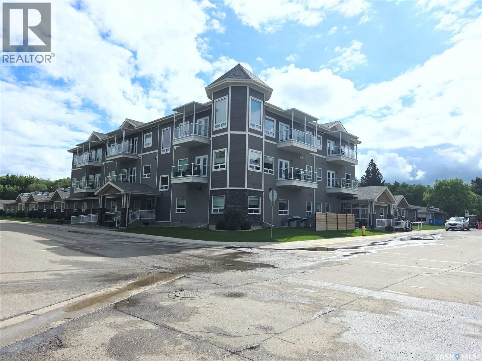 Property Photo: 203 510 4th Avenue SK S0K 3R0