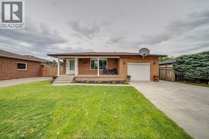 Property Photo: 2958 Lloyd George Boulevard ON N8T 2V1