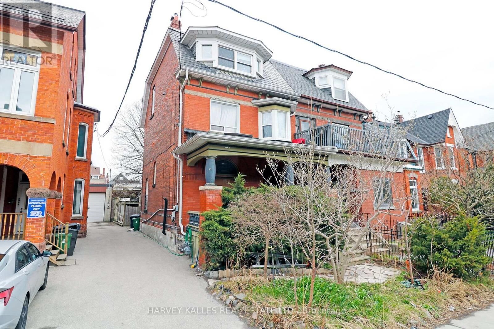 Property Photo: 39 Macdonell Avenue 1 ON M6R 2A3