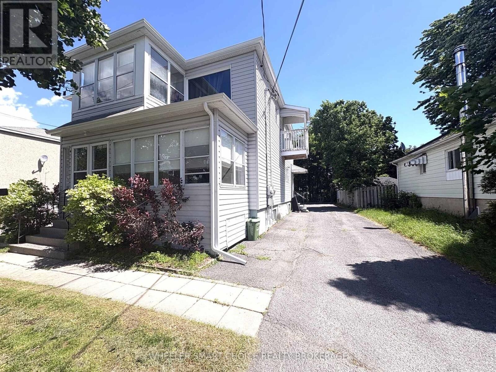 Property Photo: 202 Jarvis Street ON K6H 5J3