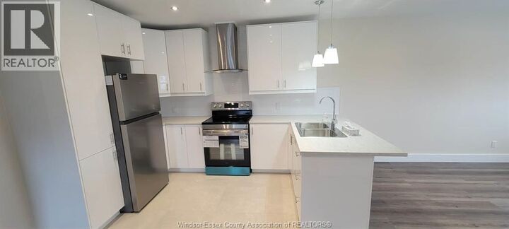 Property Photo:  22 Robin Crescent  ON N8N 2S2 