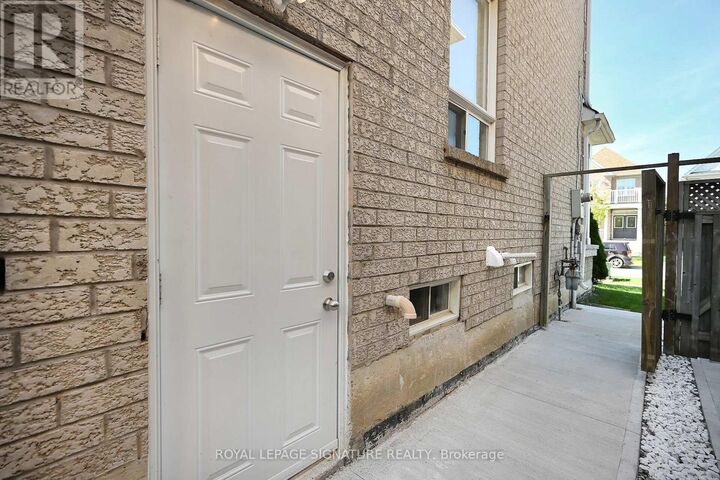 Property Photo:  3148 Velmar Drive Bsmnt  ON L5M 6V8 