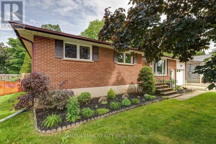 Property Photo: 17 St Andrew Street ON N5H 2M9