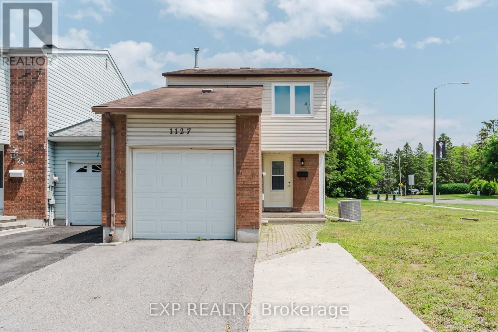 Property Photo:  1127 Avignon Court  ON K1C 2M2 