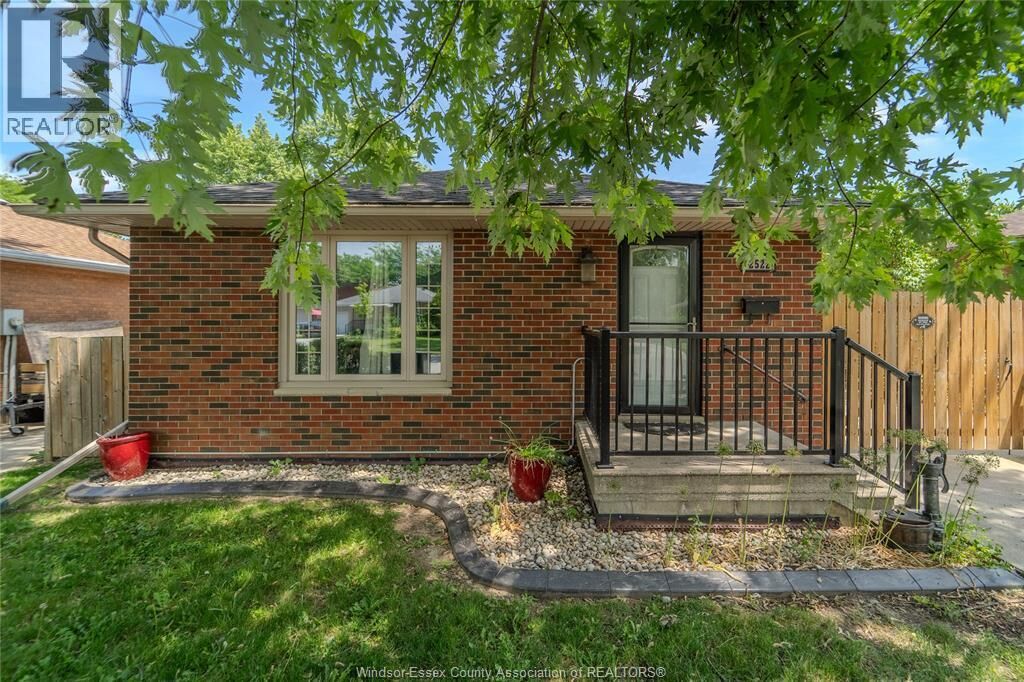 Property Photo:  2522 Armstrong Avenue  ON N8T 2E8 
