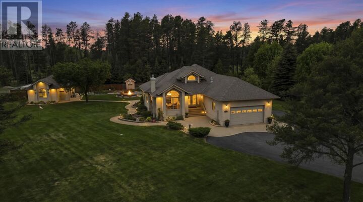 Property Photo: 33 Kingswood Dr ON P7K 0R8