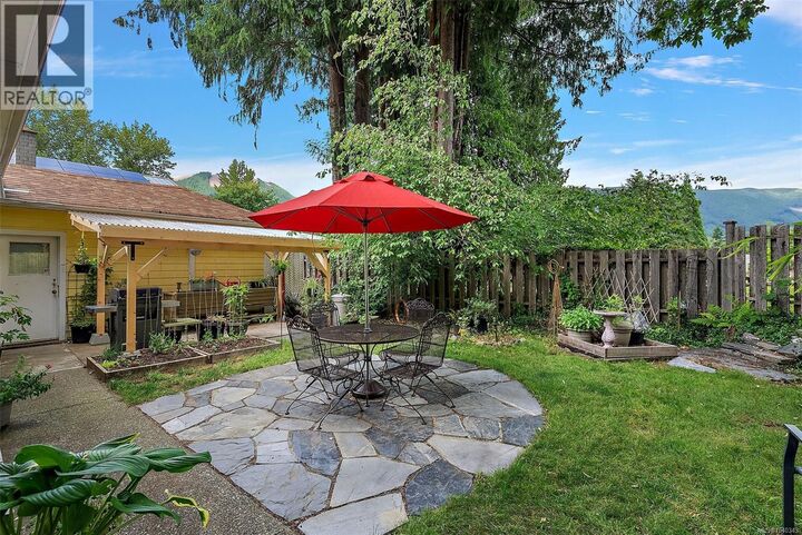 Property Photo:  15 King George Street South  BC V0R 2G0 