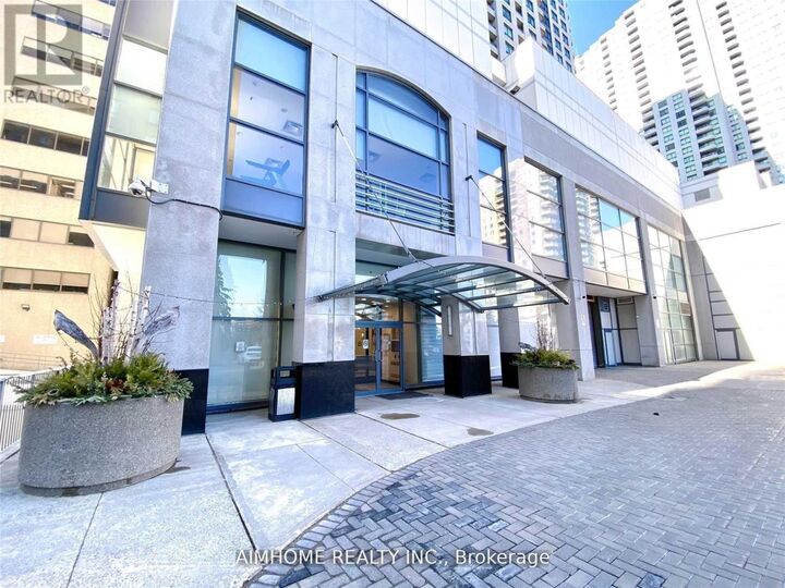 Property Photo:  8 Hillcrest Avenue 2101  ON M2N 6Y6 