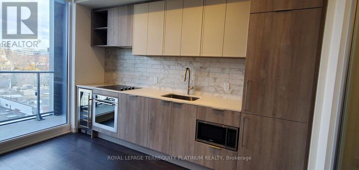 Property Photo:  2020 Bathurst Street 725  ON M5P 0A6 