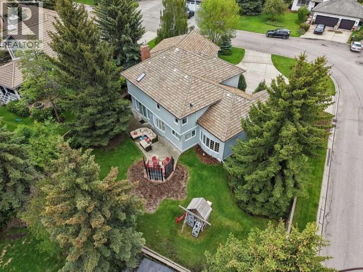 Property Photo:  65 Woodpath Terrace Southwest  AB T2W 5Z5 
