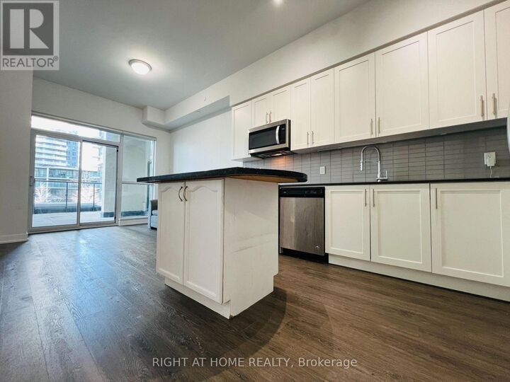Property Photo: 4055 Parkside Village Drive 618 ON L5B 0K8