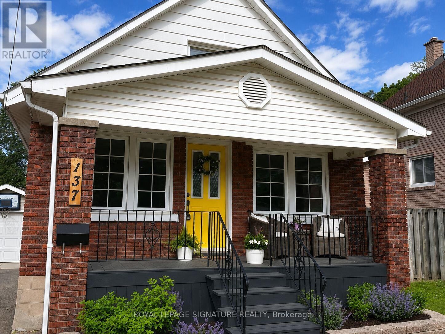 Property Photo:  137 Lancaster Street West  ON N2H 4T5 