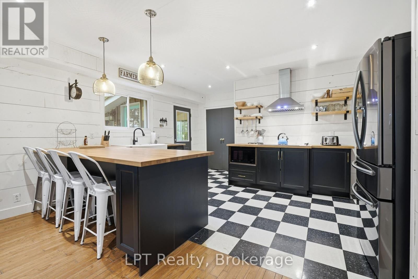 Property Photo: 34 Captains Drive ON K0K 2T0