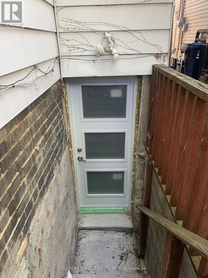 Property Photo:  76 Bellwoods Avenue  ON M6J 2P4 