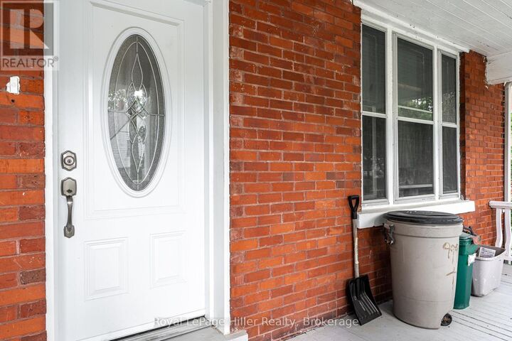 Property Photo: 42 Home Street ON N5A 1Z7