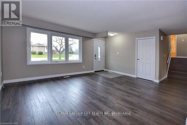 Property Photo:  49 Bendingroad Crescent Main  ON L2N 5R4 