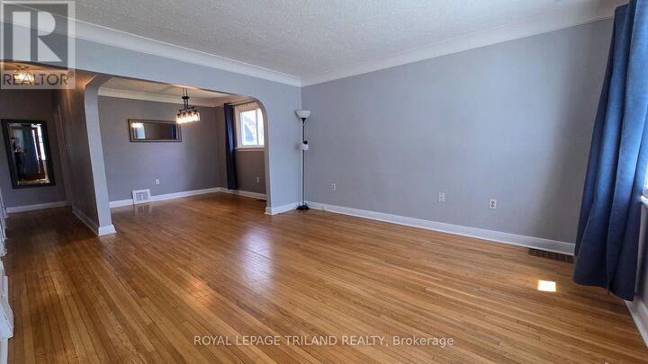 Property Photo:  224 Highbury Avenue North  ON N5Z 2W7 