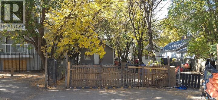 Property Photo: 124 O Avenue S SK S7M 2R5