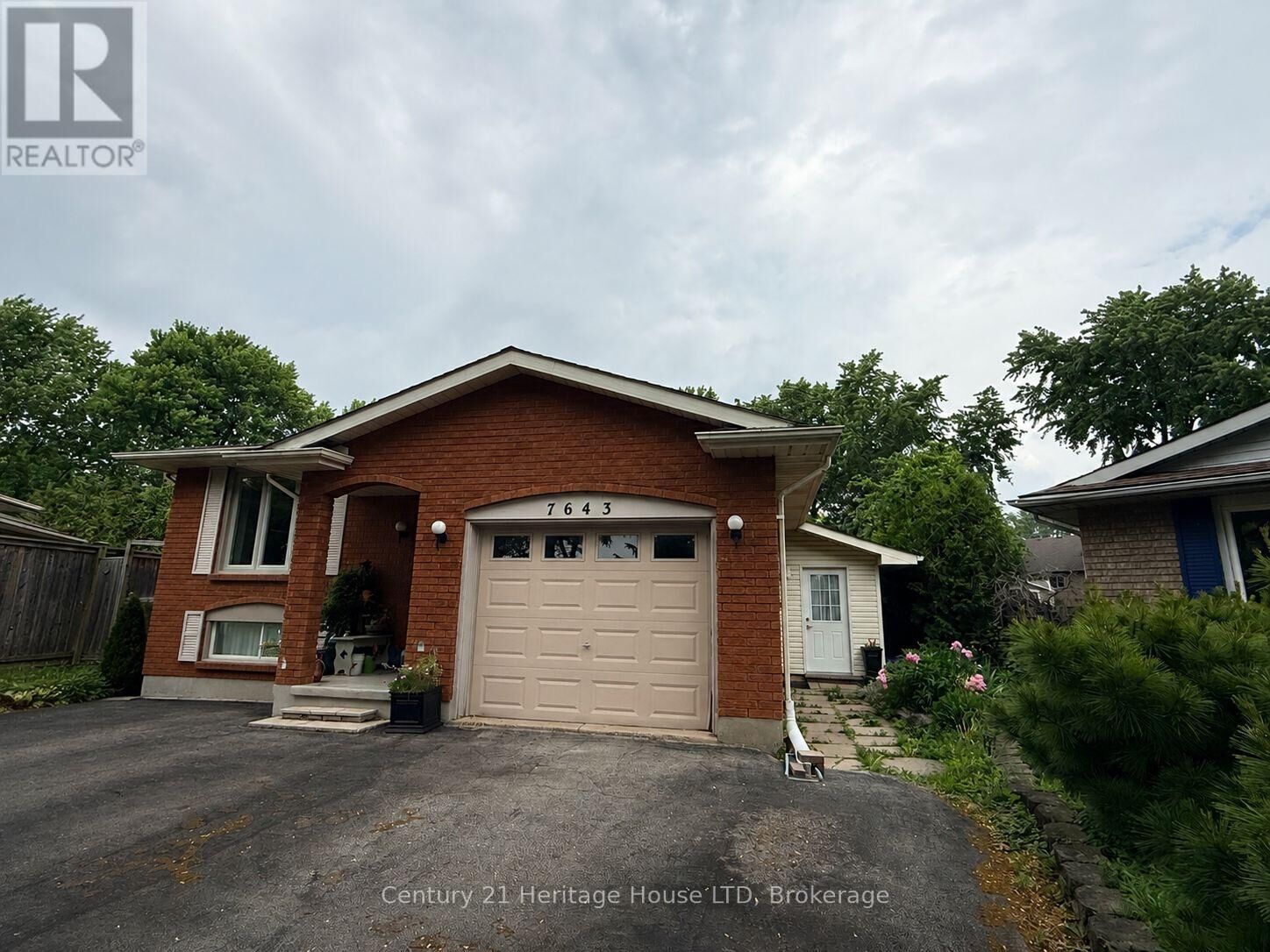Property Photo:  7643 Cavendish Drive  ON L2H 2T8 