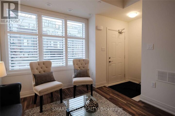 Property Photo:  1155 Straud Lane 4  ON L5J 0B3 
