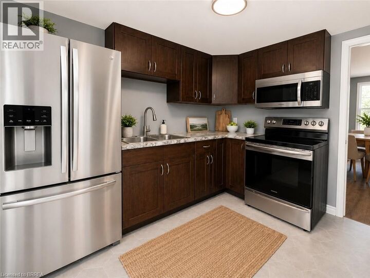 Property Photo:  16 Ann Street Lower  ON N3S 3V4 