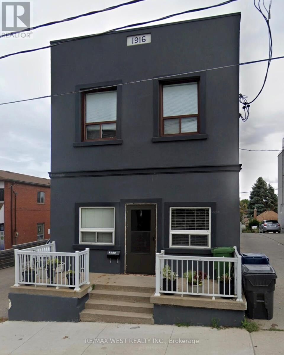 Property Photo:  2089 Dufferin Street 1  ON M6E 3R3 