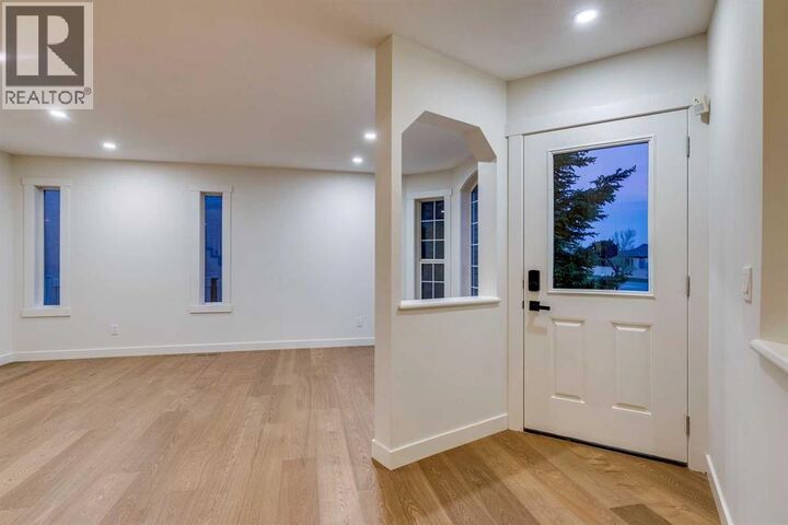 Property Photo: 16 Simcrest Point Southwest AB T3H 4K1