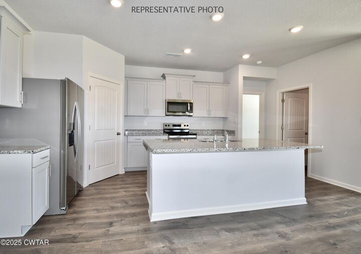 Property Photo: 48 Kings Gate Cove TN 38305