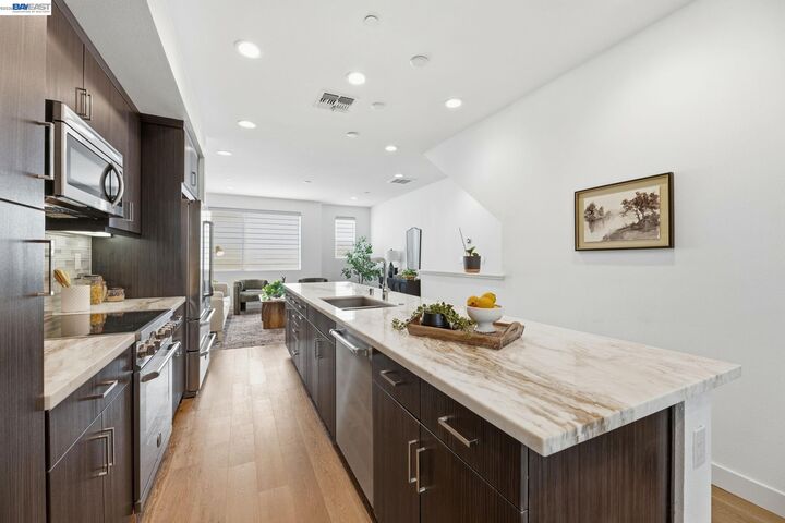 Property Photo: 931 Edy Ln CA 94607