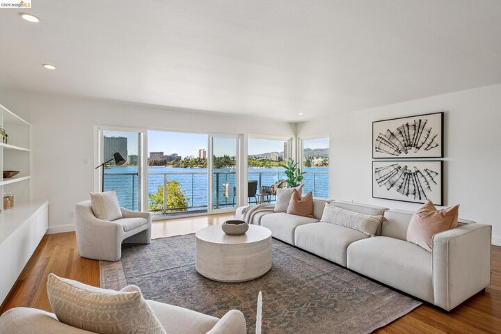 Property Photo: 1410 Lakeshore Ave 5 CA 94606
