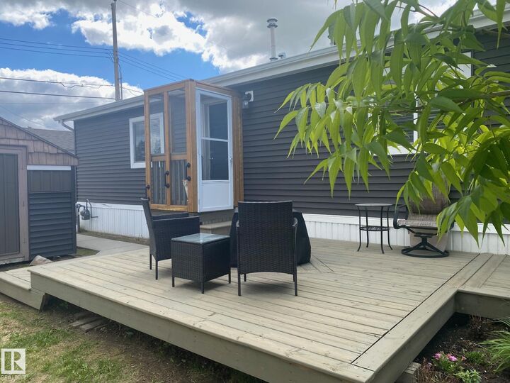 Property Photo: 4809 49 Avenue AB T9A 0G5