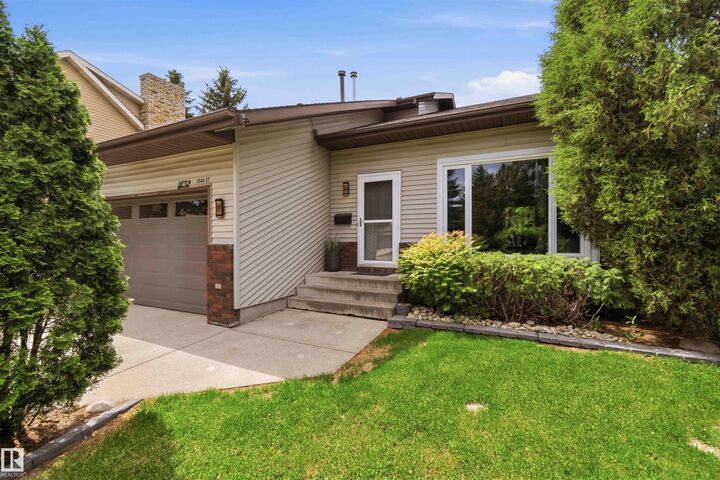 Photo de la propriété:  1832 104A Street NW  AB T6J 5A4 