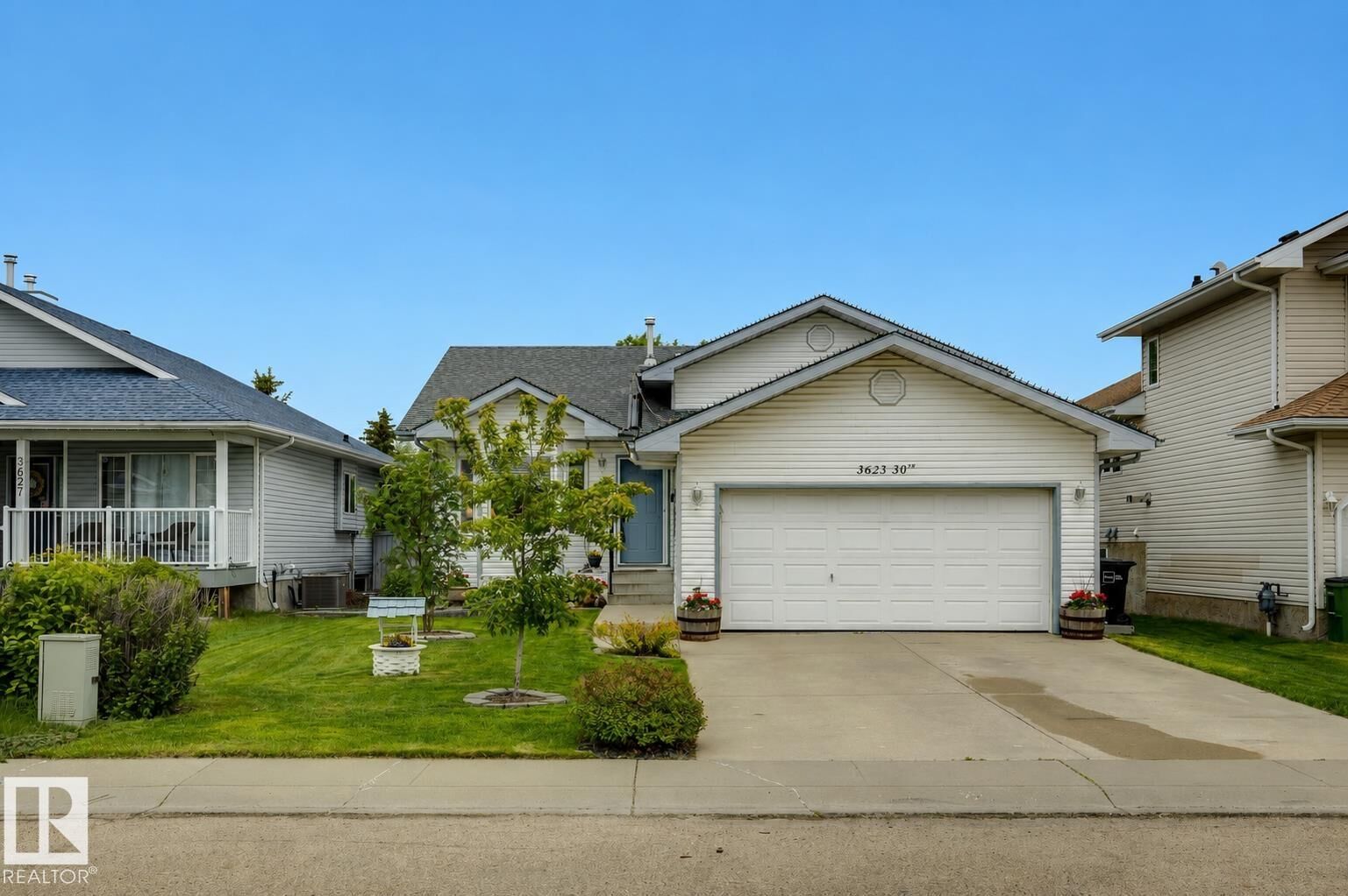 Property Photo:  3623 30 Street NW  AB T6T 1K3 