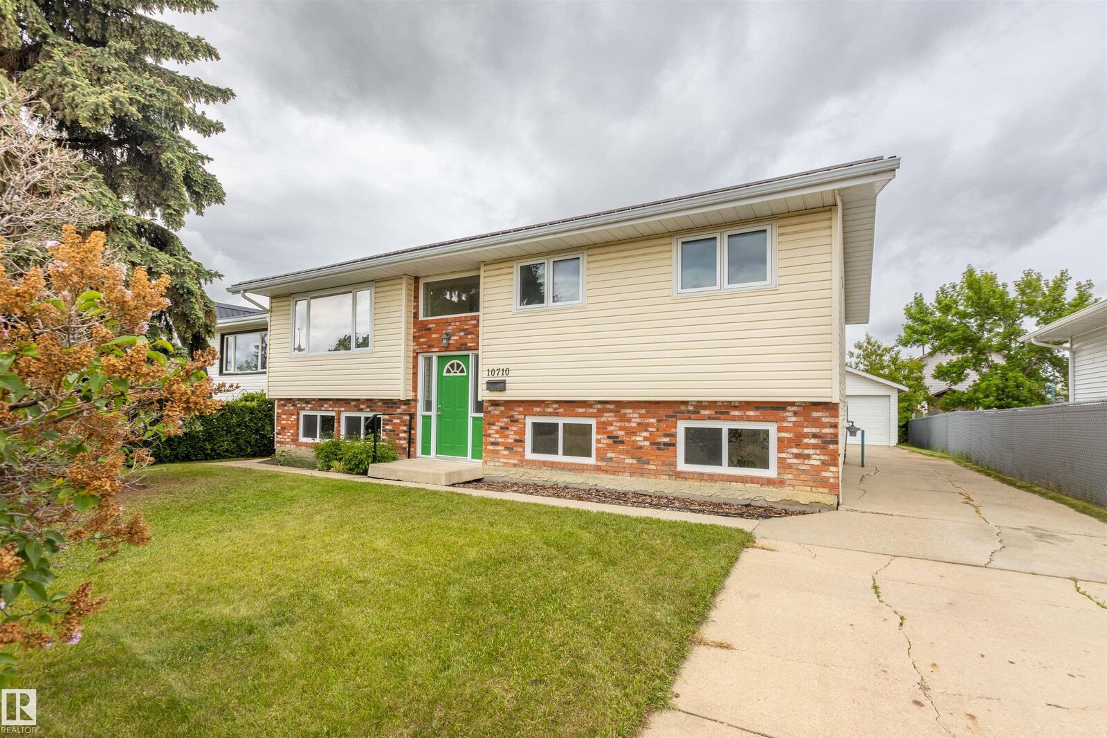 Property Photo:  10710 97 Avenue  AB T8R 0E9 