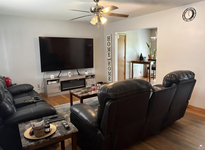 Property Photo: 4907 SW 30th Street KS 66614