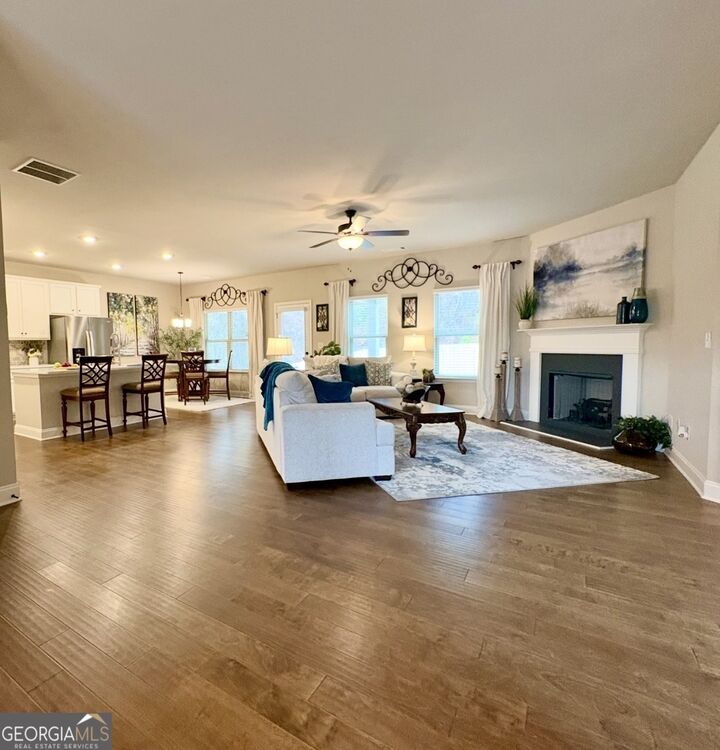 Property Photo: 966 Lakeview Oaks Court 27-B GA 30017