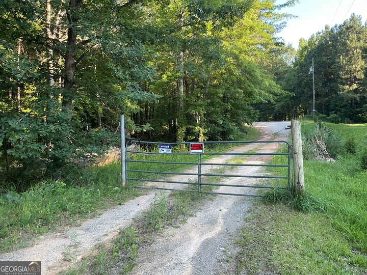 Property Photo: 703 Central High Road GA 30116
