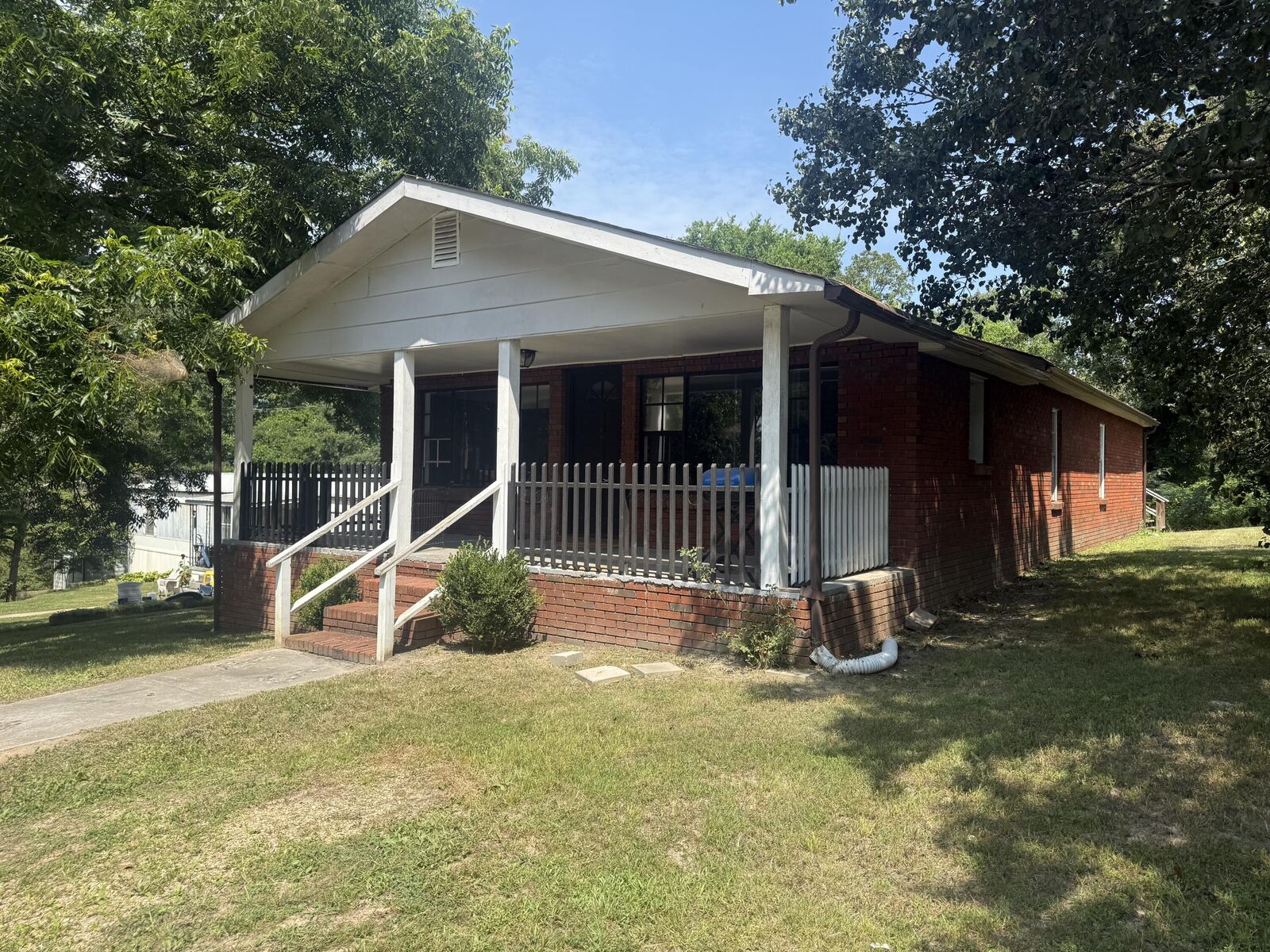 Property Photo: 1007 Diamond Avenue AL 35740