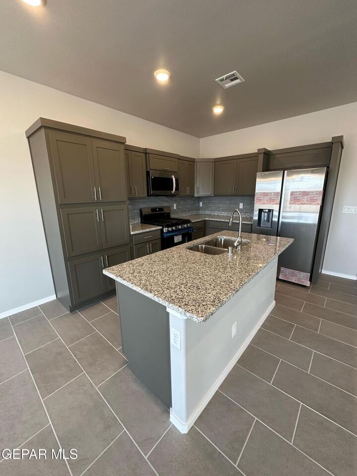 Property Photo: 5708 Adamsville Avenue TX 79934