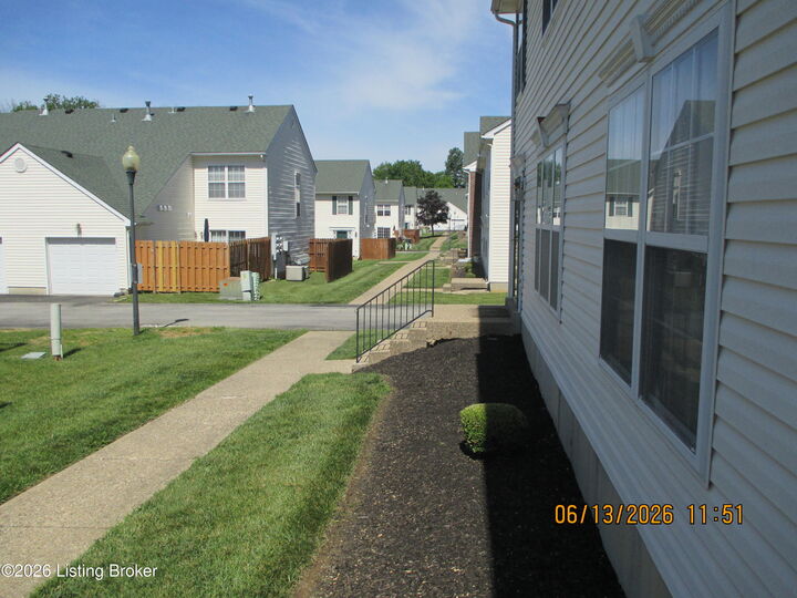Property Photo:  9526 Bayberry Green Ln Ln  KY 40291 