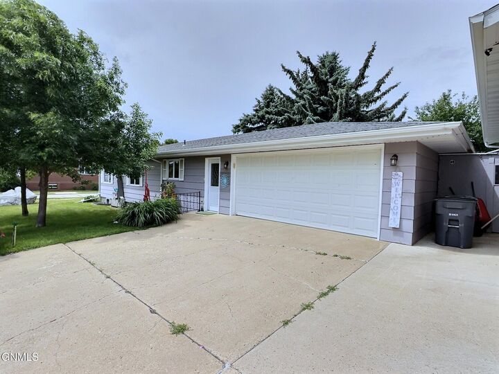 Property Photo:  400 Dakota Avenue  ND 58579 