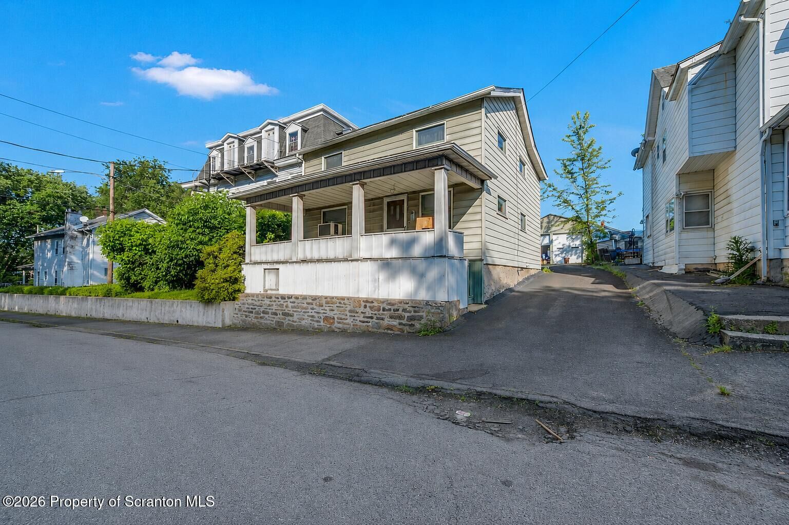 Property Photo:  905 Slocum Avenue  PA 18505 