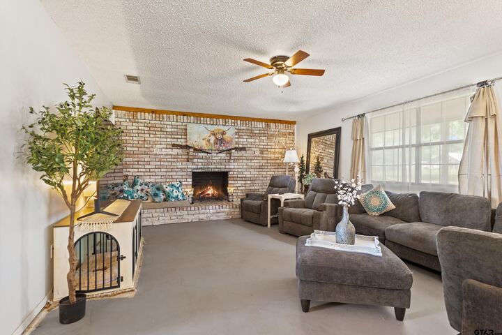 Property Photo: 16833 County Road 2852 TX 75124